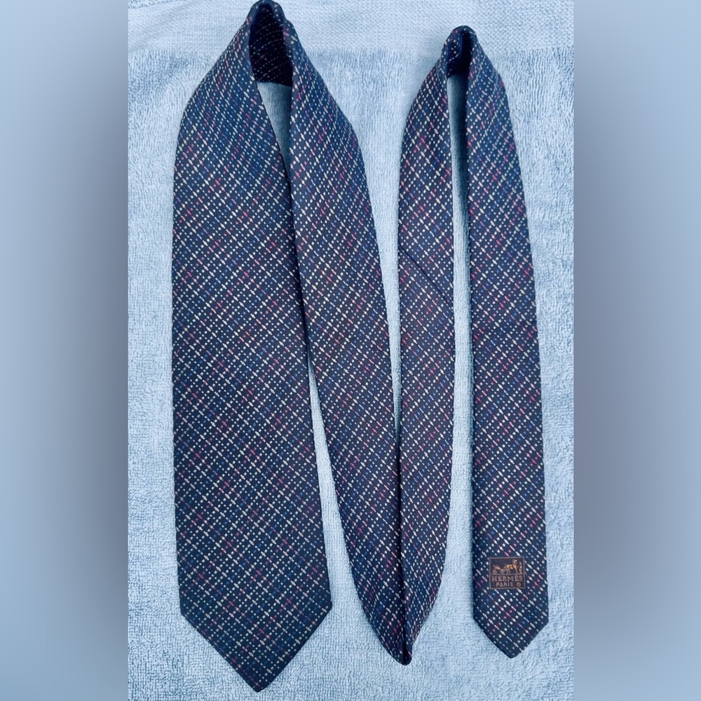 Hermes Blue Silk Patterned Tie in Heavy Silk